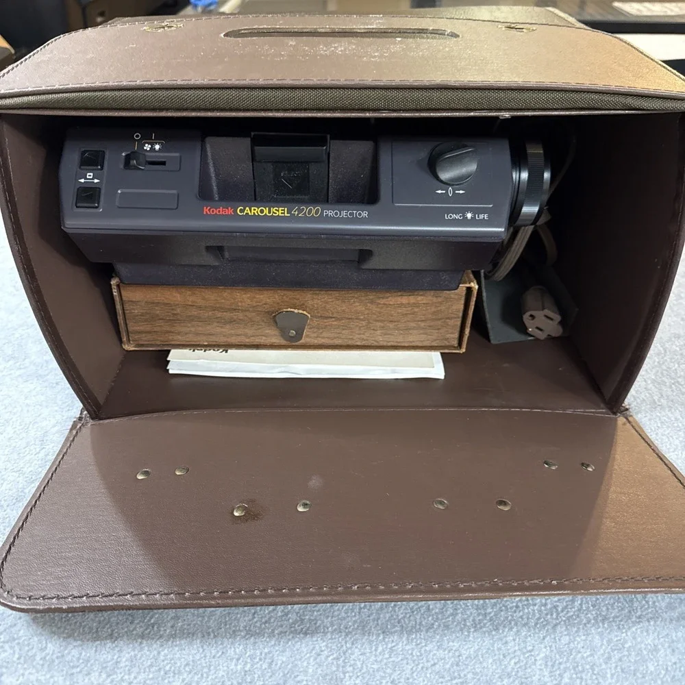 Vintage Kodak Carousel 4200 Projector With Manual And Original Box Plus 57Slides